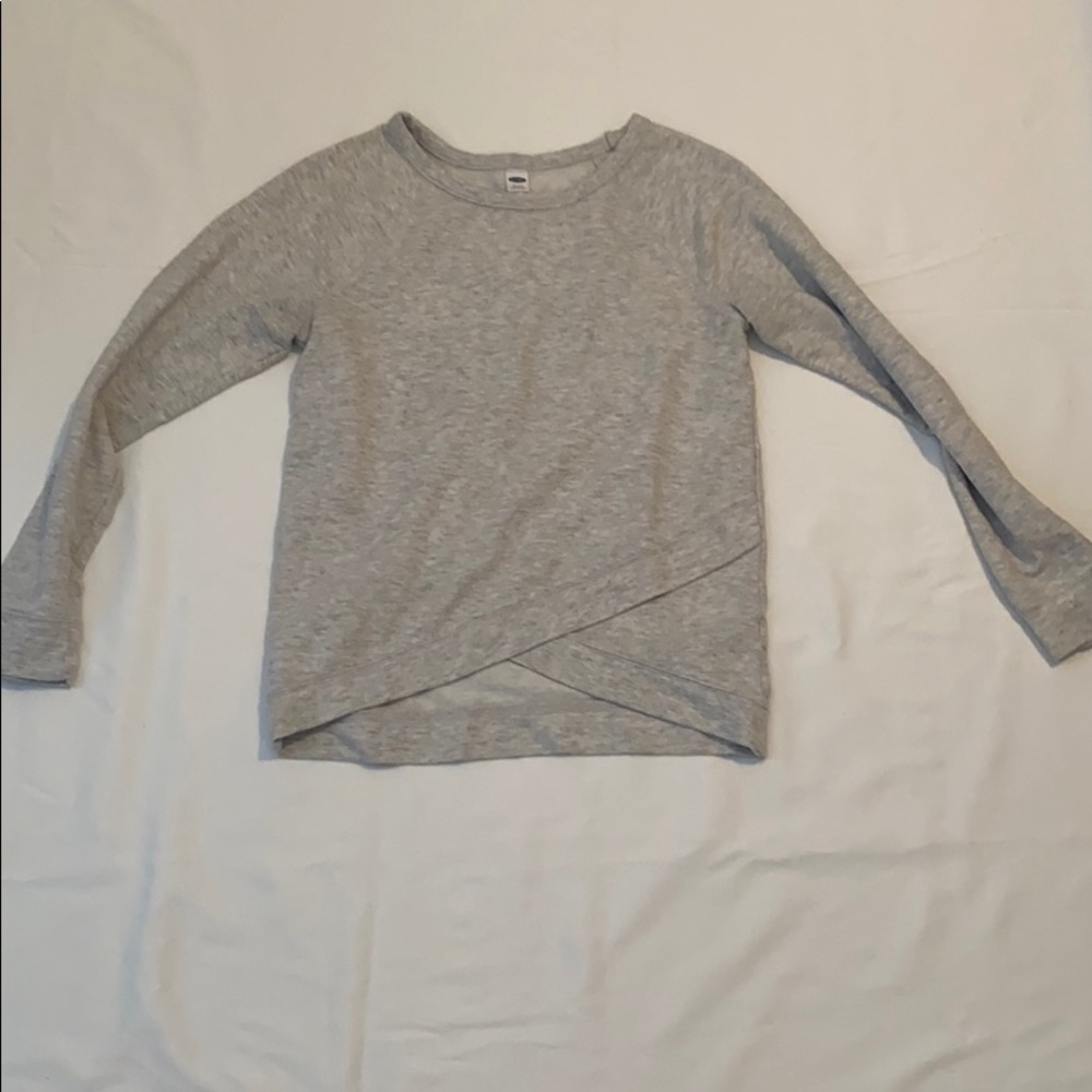 grey sweatshirt